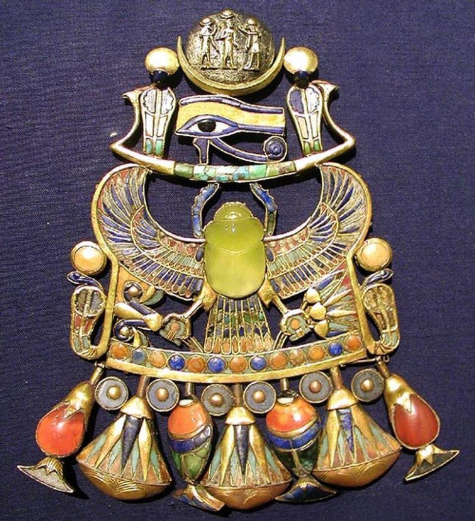 Gemstone Found In King Tut's Tomb Found To Be Rare Comet Gem Ancient
